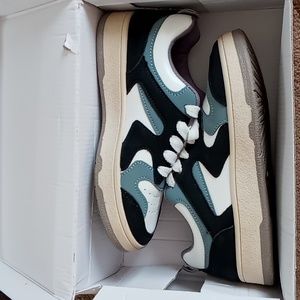 Colorblock Lace-Up Front Skate Shoes